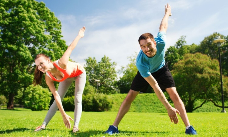 国乒多人香港街头行！王曼昱大笑露齿：8连胜张本美和国乒唯一